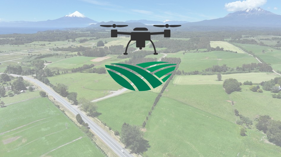 Drone T100 aplicando en un predio agrícola